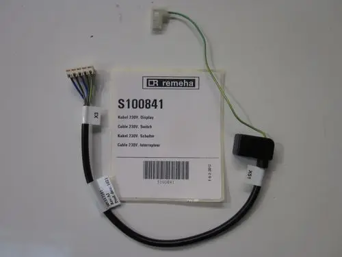 Kabel von Remeha mit mehreren Drahtverbindungen und Steckanschlüssen, beschriftet für eine 230V Anschlussanwendung. Verpackt mit Artikelnummer und Anleitung.